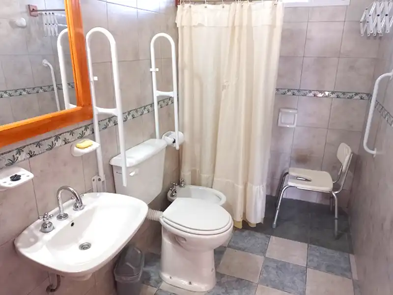 Cabaña adaptada con rampa y acceso a nivel