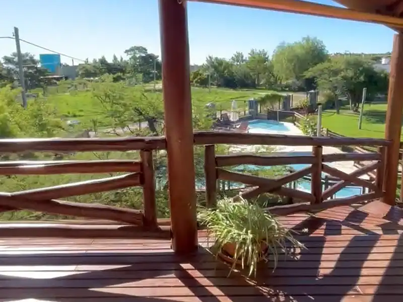 Balcón terraza con visual al parque - Cabaña Premium 4P