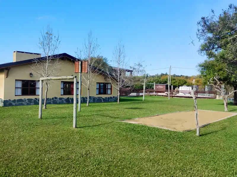 Sector recreativo integrado a la naturaleza del complejo
