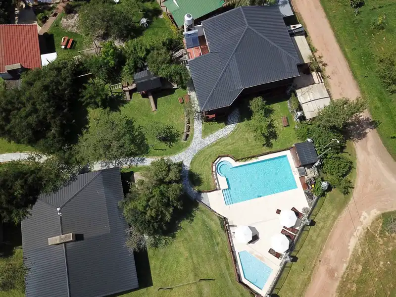 Zona Piscina y Solárium con reposeras