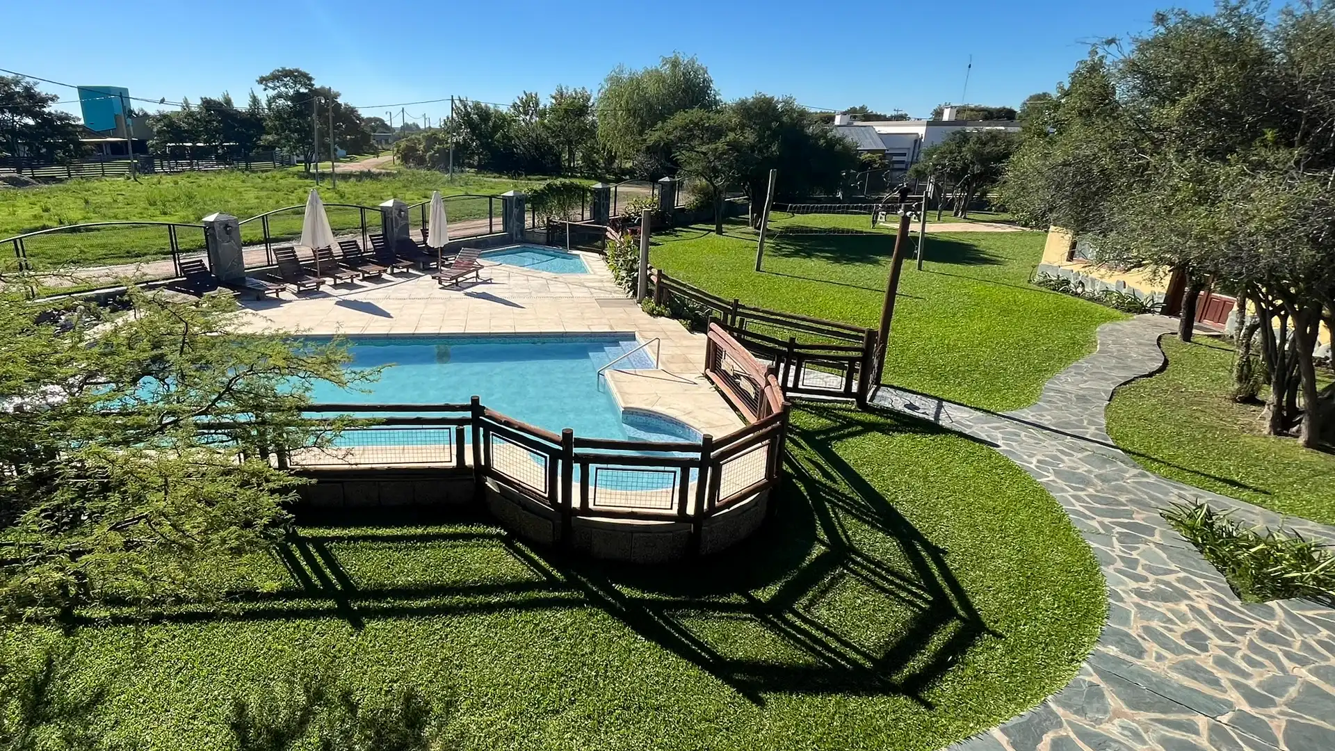 Gran Parque arbolado del complejo